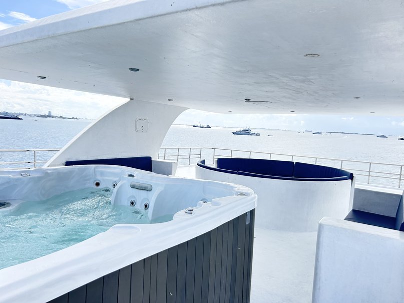 Jacuzzi exterior del barco