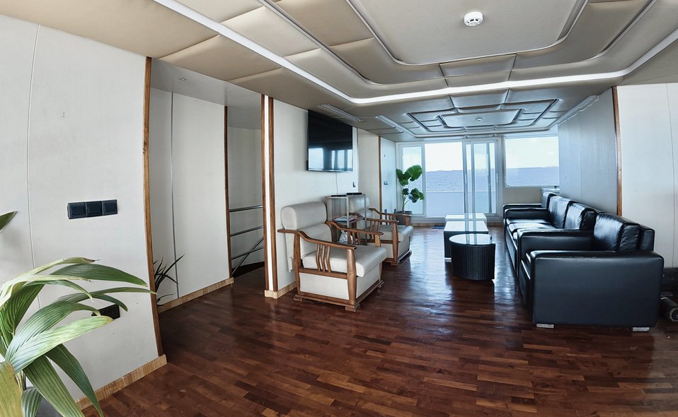 Ocean-view lounge